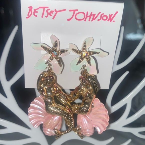 BETSEY JOHNSON Mermaid flower Drop Earrings! - Picture 3 of 6